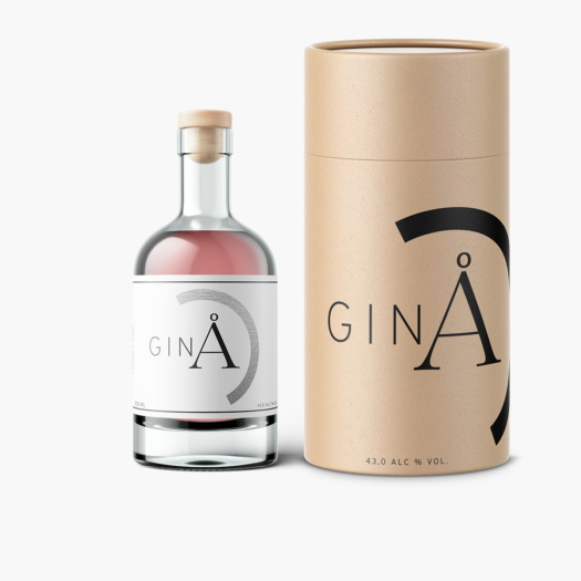 å gin pullo ja lahjapakkaus